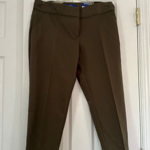 Woman’s Mid Rise, Capris